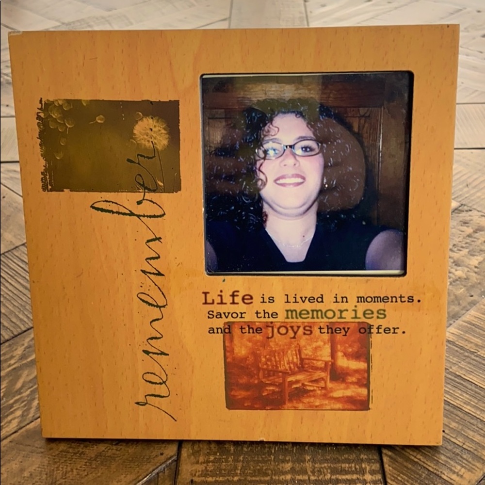 Remember: life is lived in moments 3.5x3.5 picture